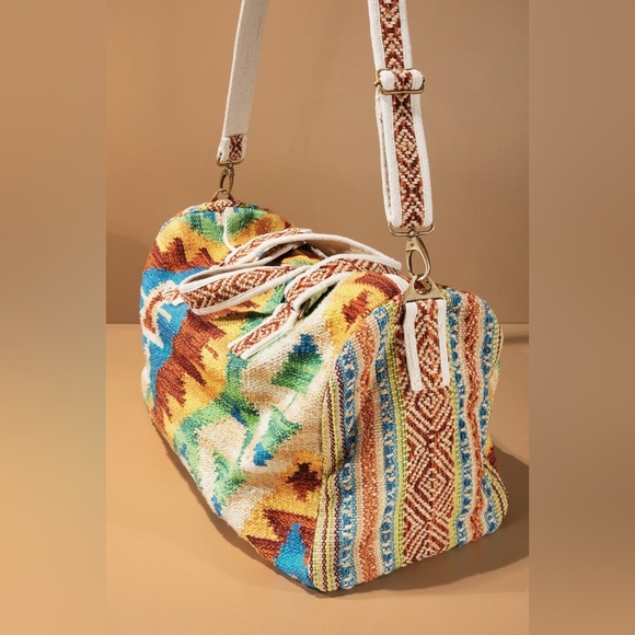 Boho Travel Bag - Ethnic Navajo Design - Handwoven from Fully Fine Cotton - Picture 6 of 9